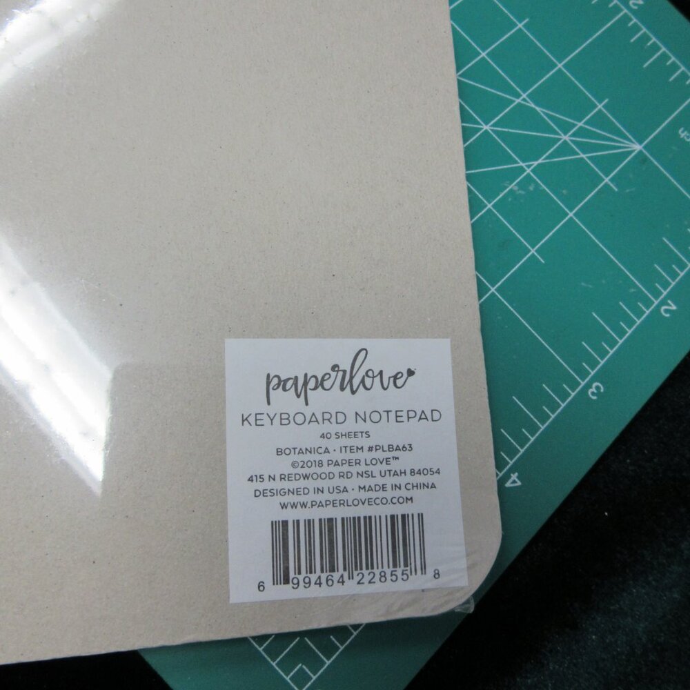 Paper Love Keyboard Notepad & Pen Set - Picture 5 of 7